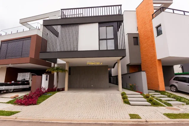 Casa de alto padrão no Santa Cândida em Santa Cândida, Curitiba