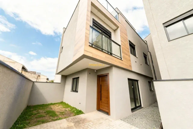 Sobrado 3 Quartos no Novo Mundo em Novo Mundo, Curitiba