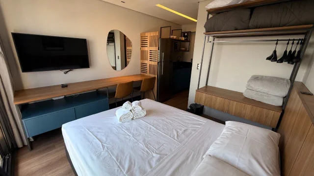 Studio mobiliado - no Água Verde em Água Verde, Curitiba
