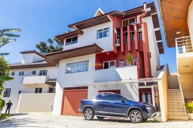 Casa em Condomínio Fechado 4 andares - Uberaba em Uberaba, Curitiba