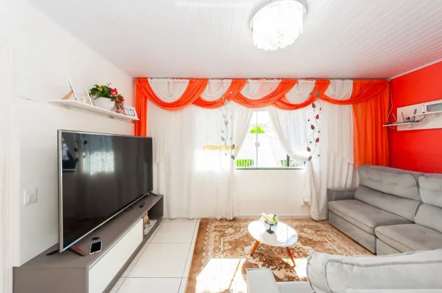 Casa Espaçosa com 125m² em Cidade Industrial, Curitiba