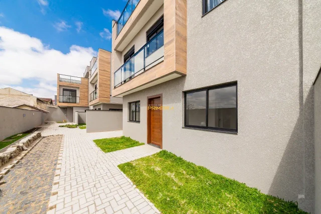 Sobrado 3 Quartos no Novo Mundo em Novo Mundo, Curitiba