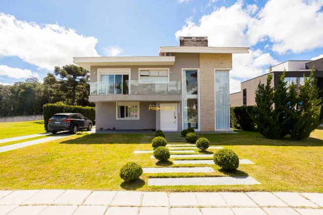 Casa Luxuosa em Condomínio Fechado - Colombo
