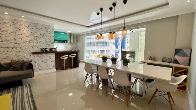 Apartamento mobiliado 3 suítes em Meia praia