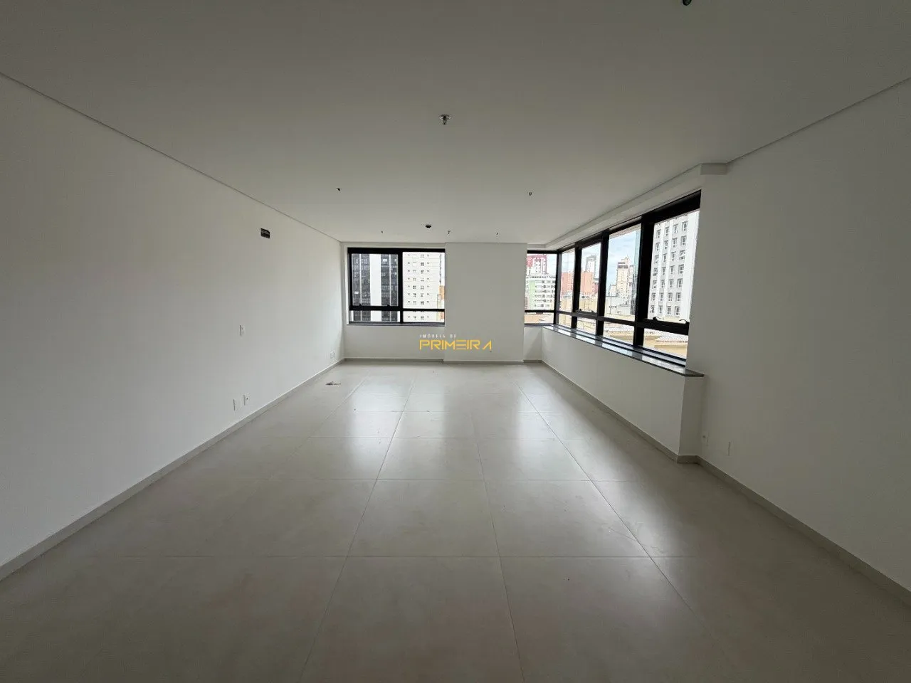 Sala Aérea à venda em Centro, Curitiba/PR, foto 1
